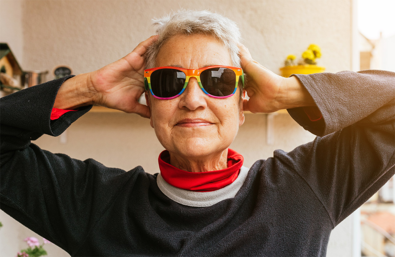 Mujer con gafas de sol