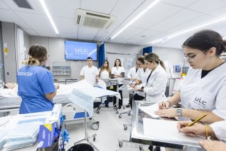 Estudientes en Hospital de la UIC de Barcelona